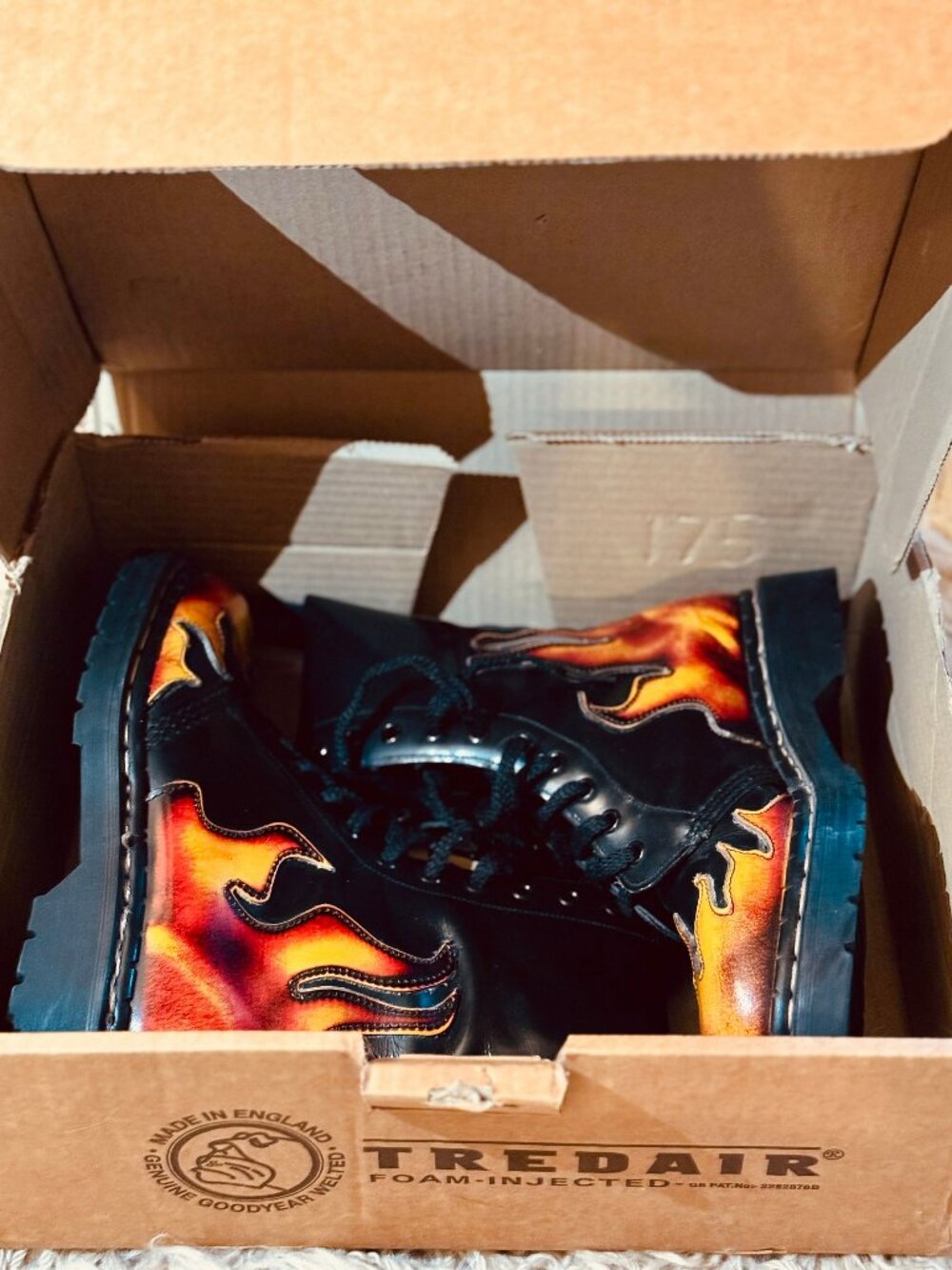 Vintage TredAir Flame Boots sz 6 EUC w/ box